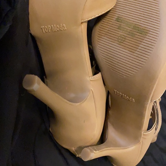 Women’s size 7 1/2 High Heels - Picture 11 of 16